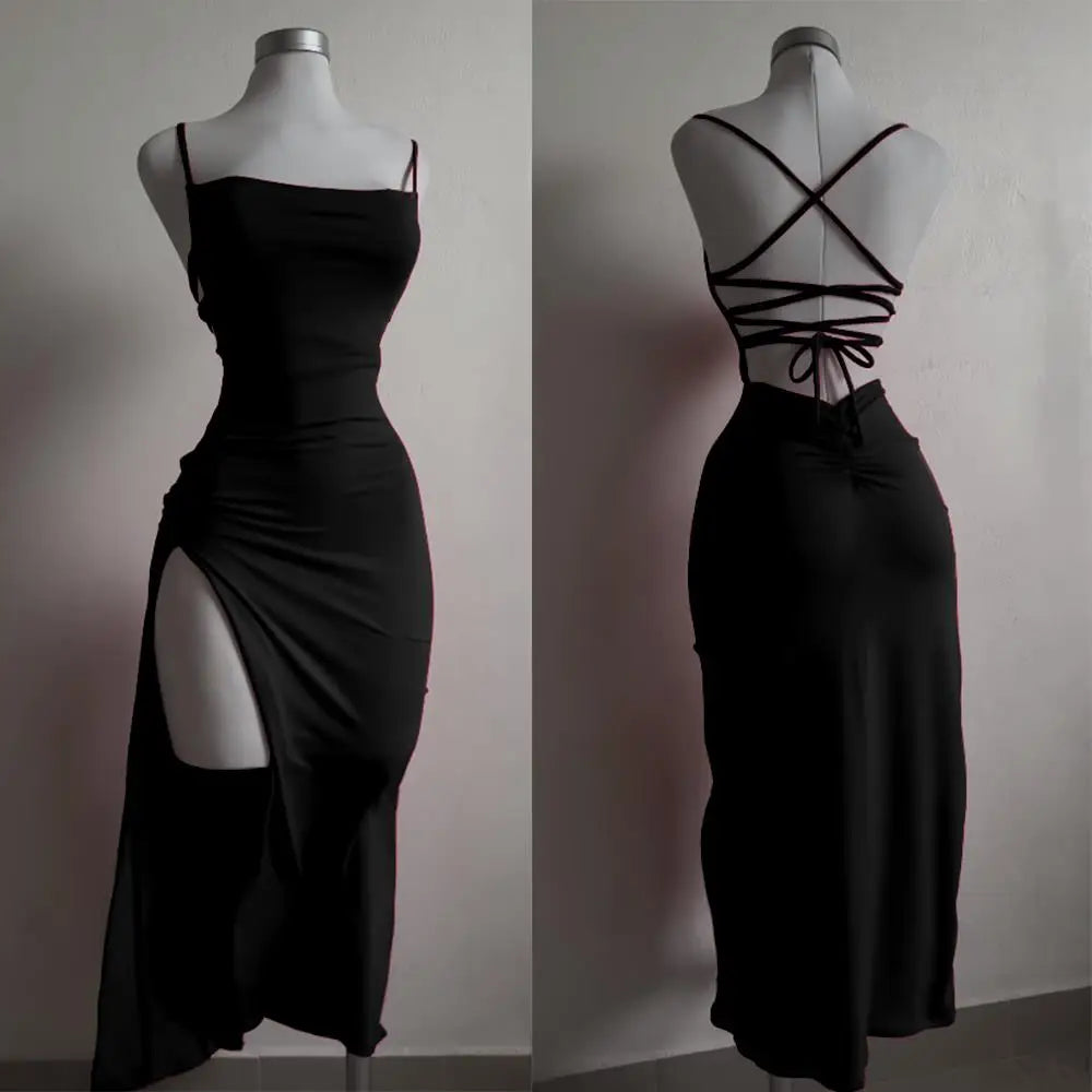 MINIVESTIDO AJUSTADO CON ESCOTE HALTER