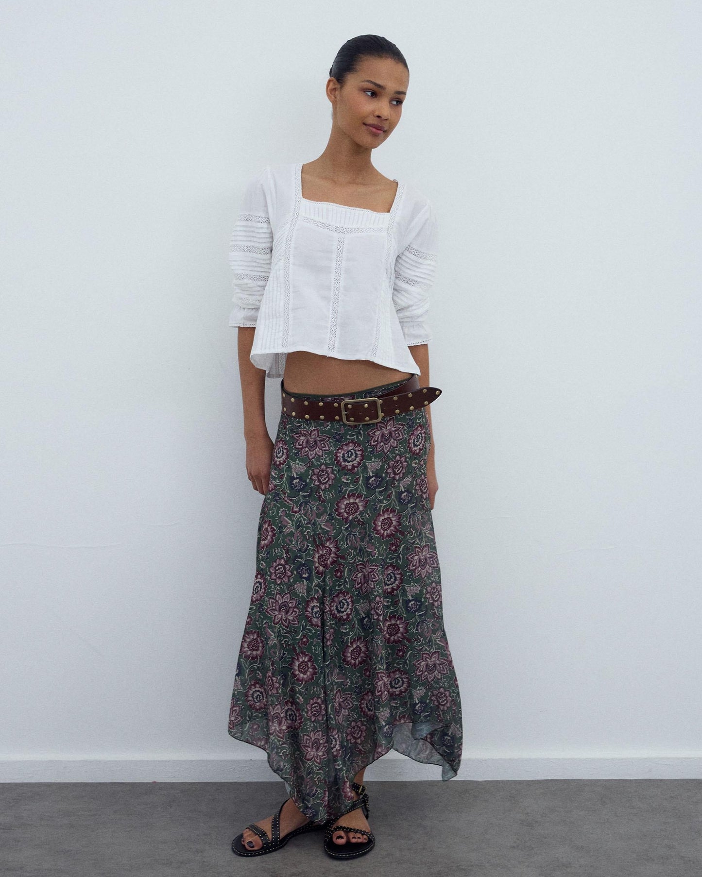 BLUSA ESCOTE CUADRADO PUNTILLAS BLANCA
