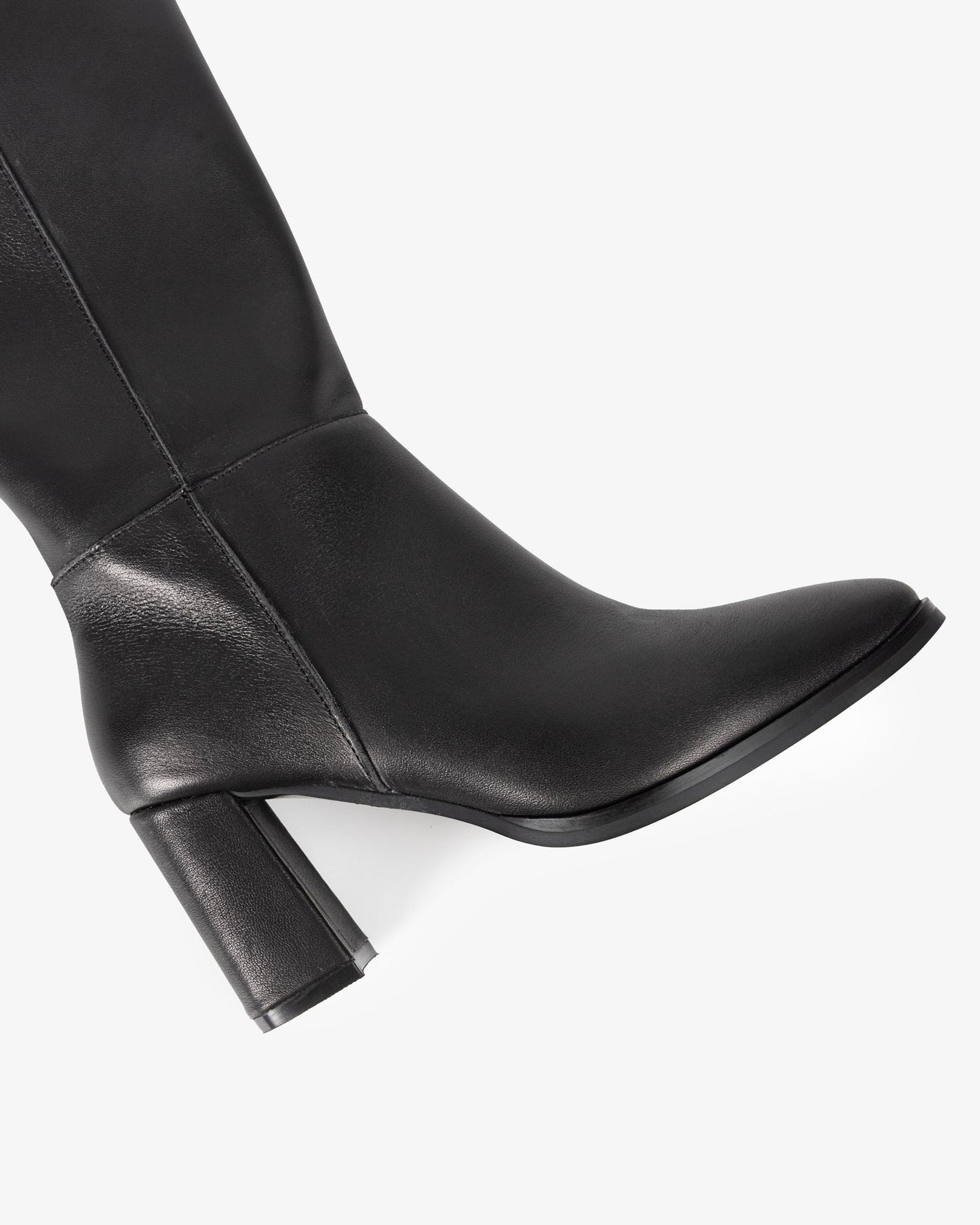 BOTA ALTA DE PIEL NEGRA