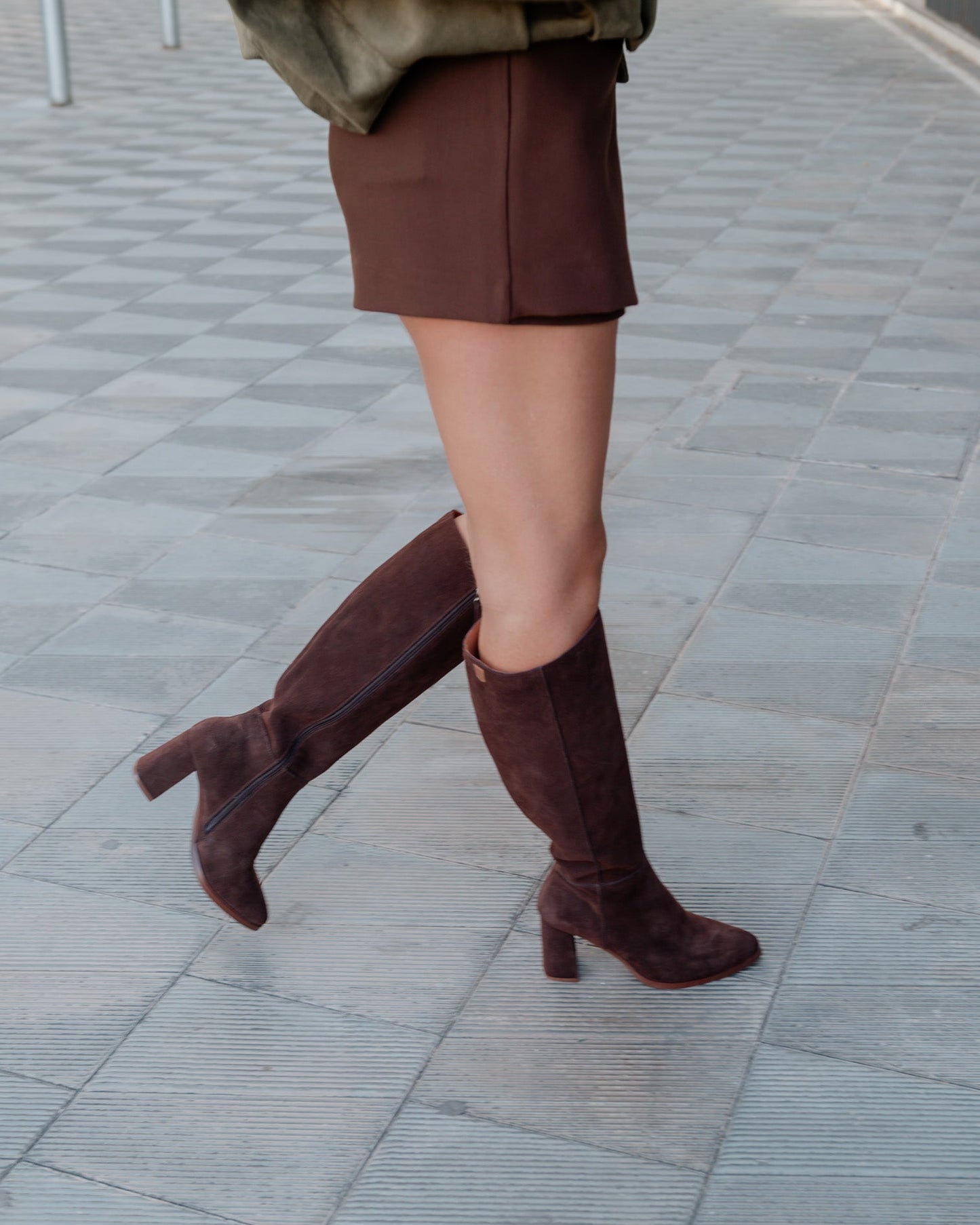 BOTA ALTA DE SERRAJE MARRON