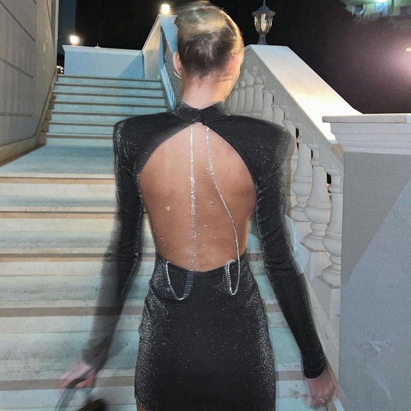 VESTIDO DE FIESTA CON CADENA