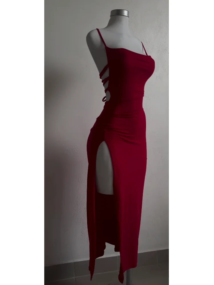 MINIVESTIDO AJUSTADO CON ESCOTE HALTER