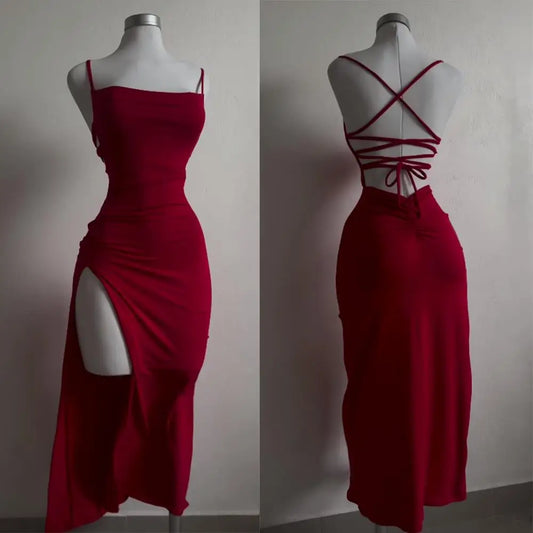 MINIVESTIDO AJUSTADO CON ESCOTE HALTER