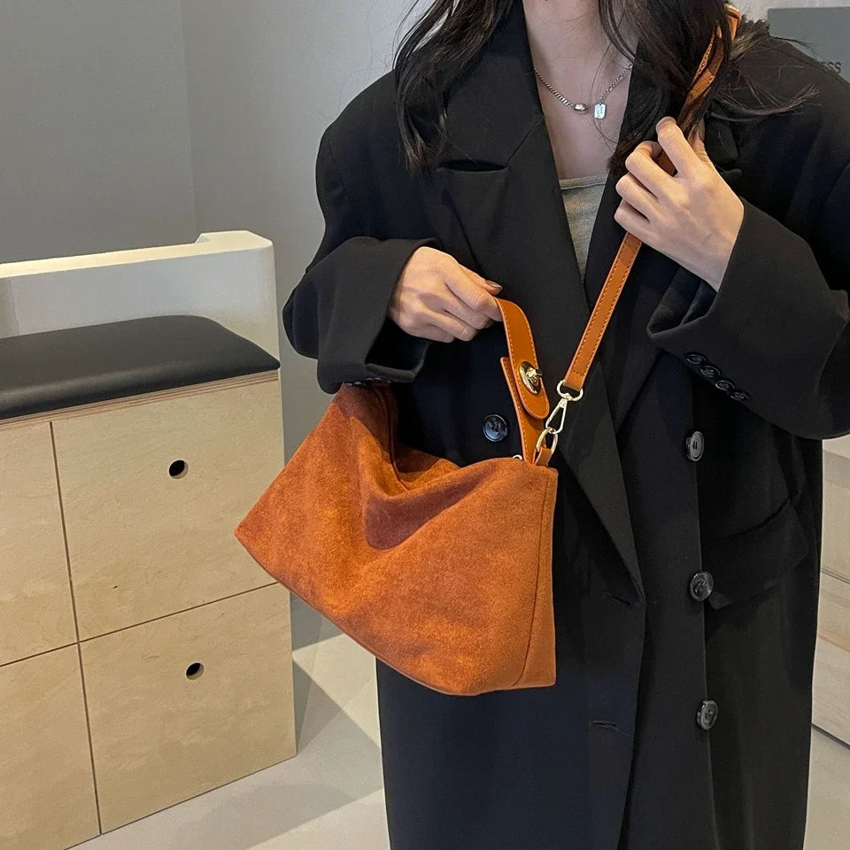 BOLSO TEXTURIZADO RETRO