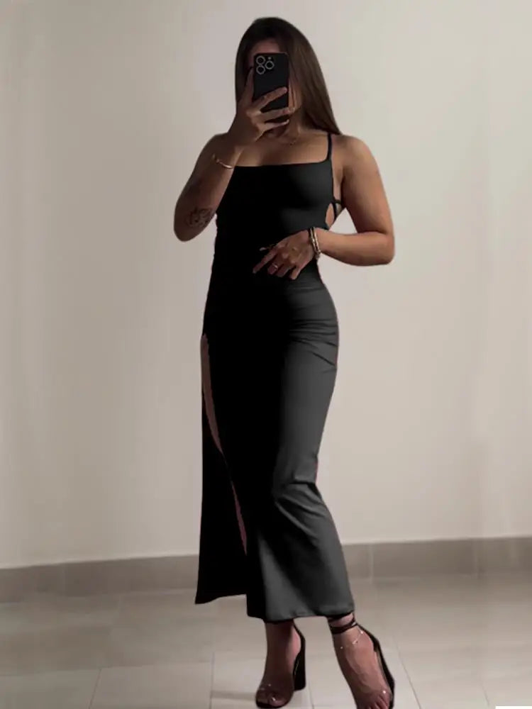 MINIVESTIDO AJUSTADO CON ESCOTE HALTER