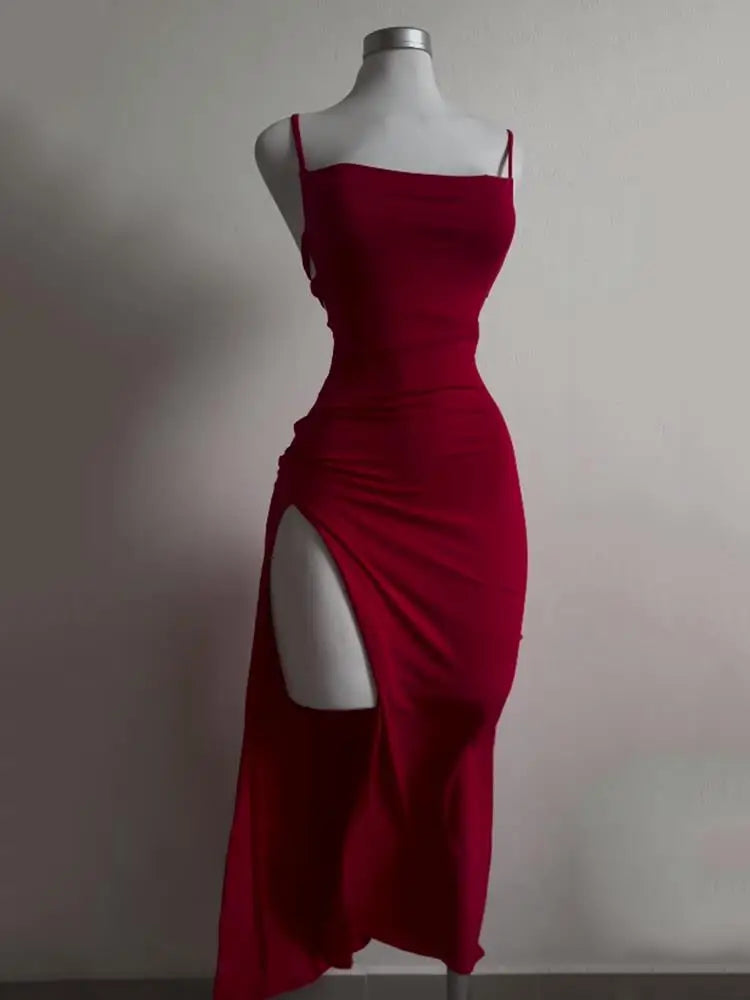MINIVESTIDO AJUSTADO CON ESCOTE HALTER