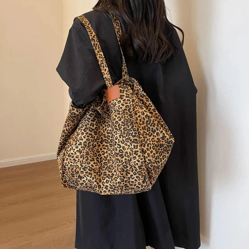 BOLSO DE LONA CON ESTAMPADO DE LEOPARDO